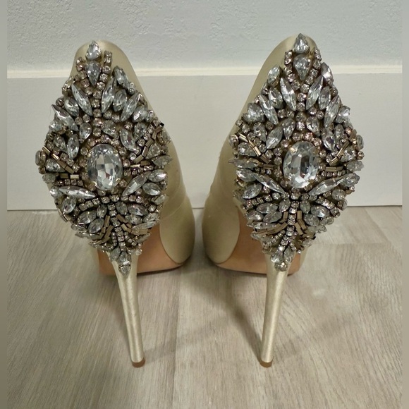 Badgley Mischka Peep Toe Heels, Size 8 1/2, Color Latte Satin - Picture 6 of 15
